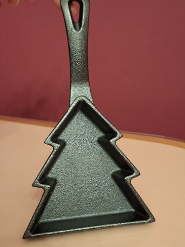 Mini cast iron christmas tree - iron,