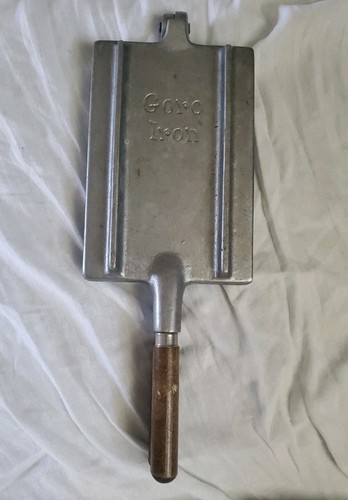 Vintage goro iron waffle - iron,