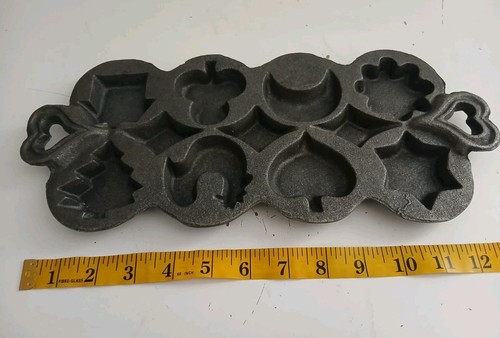 Vintage cast iron - cookie, wax